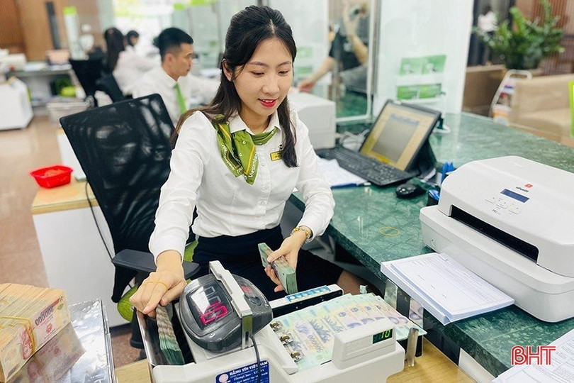 4 ngân hàng lớn đưa lãi tiết kiệm xuống thấp kỷ lục