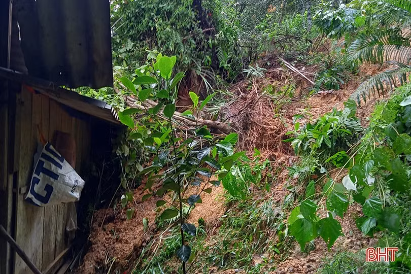 Hà Tĩnh sẵn sàng sơ tán người dân trước nguy cơ sạt lở