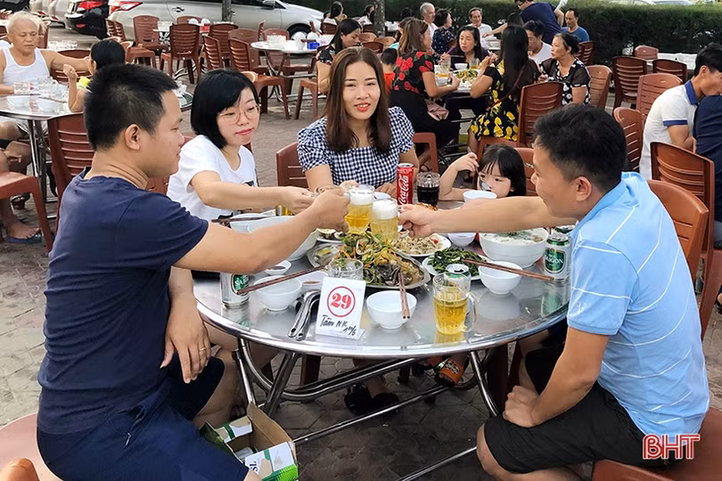 Giải nhiệt ngày cuối tuần ở bãi biển Hà Tĩnh