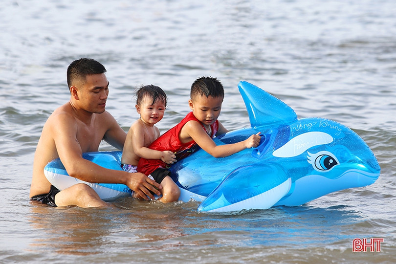 Giải nhiệt ngày cuối tuần ở bãi biển Hà Tĩnh