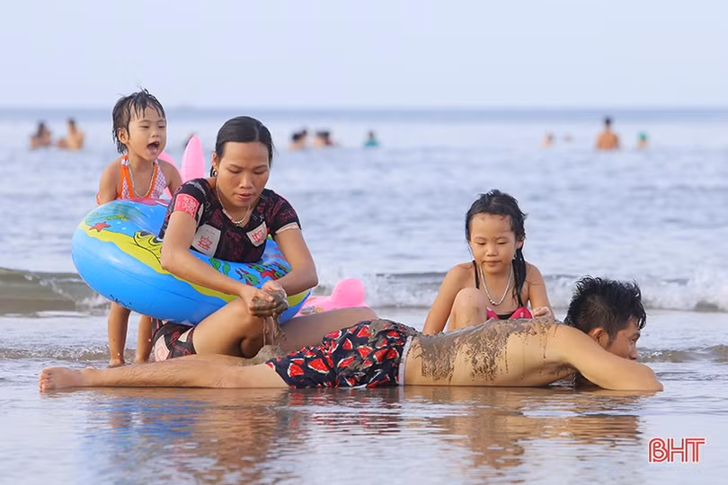 Giải nhiệt ngày cuối tuần ở bãi biển Hà Tĩnh