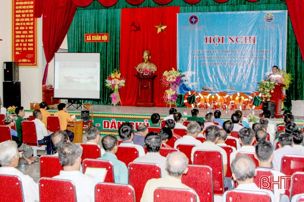 Trang bị kiến thức an toàn hàng hải cho ngư dân Xuân Hội