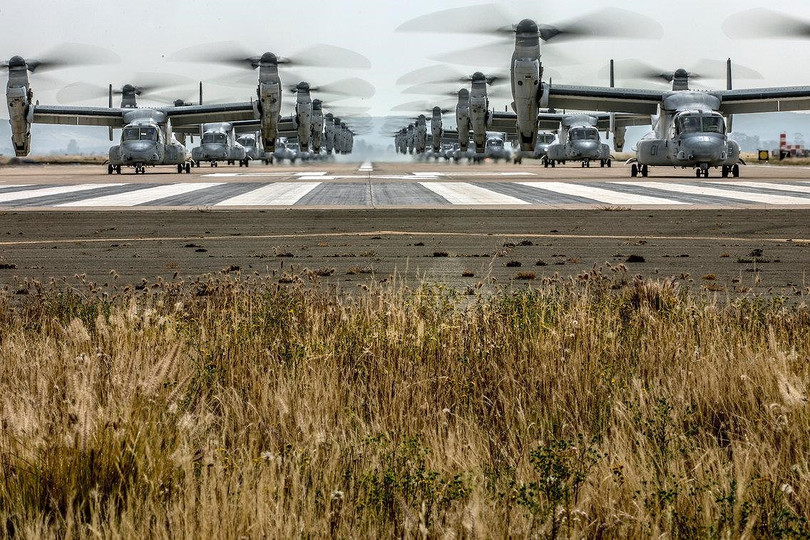 40 máy bay đắt hơn F-35 của lính thủy đánh bộ Mỹ diễu binh “Voi đi bộ” hoành tráng