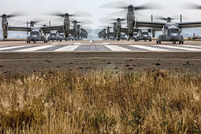 40 máy bay đắt hơn F-35 của lính thủy đánh bộ Mỹ diễu binh “Voi đi bộ” hoành tráng