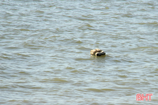 Ngư dân Hà Tĩnh phát hiện “thần chết” trên sông Lam