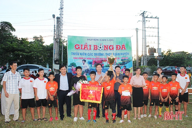 Trường THCS Vũ Diệm vô địch Giải Bóng đá thiếu niên toàn huyện Can Lộc