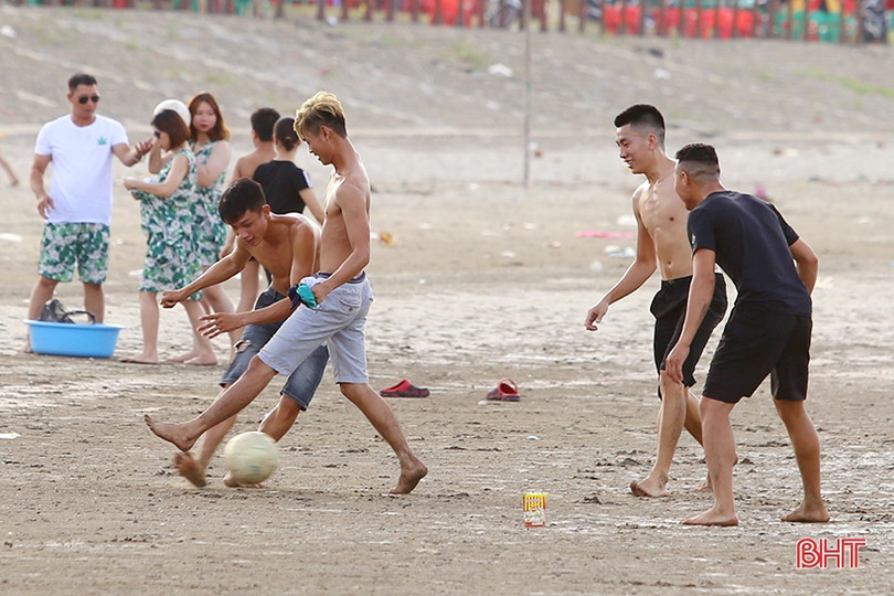 Giải nhiệt ngày cuối tuần ở bãi biển Hà Tĩnh