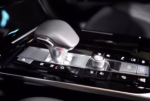 Sedan hạng sang Kia K7 2020 ra mắt, đối thủ BMW 5-Series