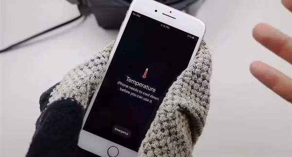 Tại sao iPhone sạc lâu đầy vào mùa hè?