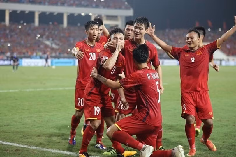Việt Nam tiếp tục “bay cao” trên BXH FIFA nhờ cựu vương World Cup