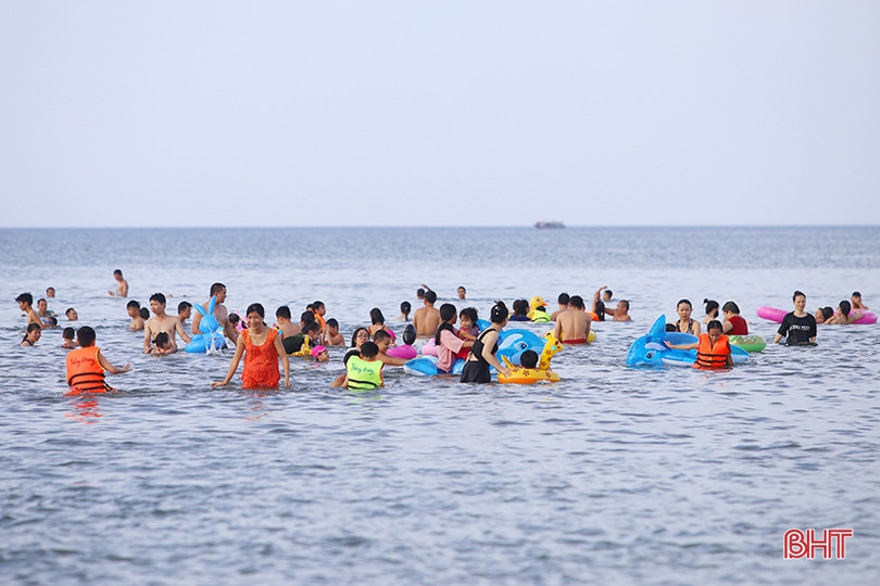 Giải nhiệt ngày cuối tuần ở bãi biển Hà Tĩnh