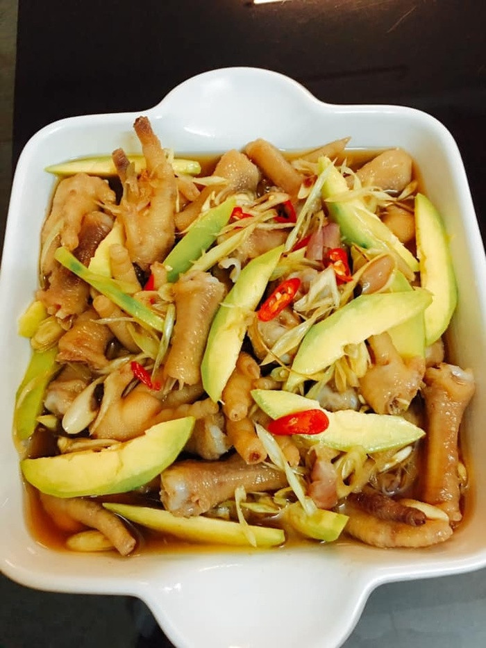 Giòn giòn chua chua chân gà sốt Thái ngon “quên lối về”