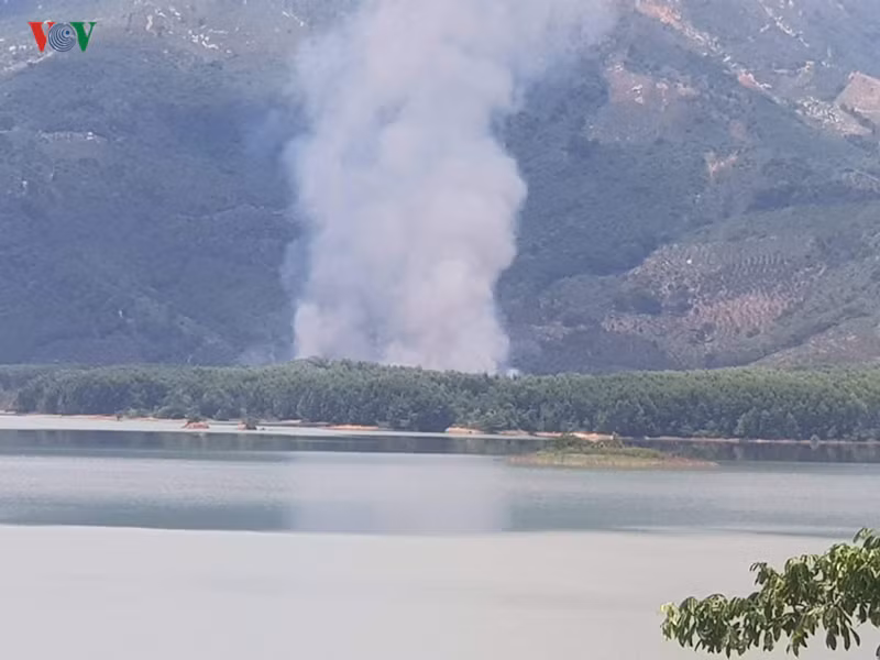 Hiện trường vụ rơi máy bay quân sự ở Khánh Hòa, 2 chiến sỹ hy sinh