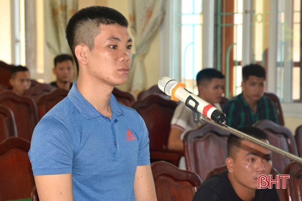 Chém người do hiểu lầm, 9X “bóc lịch” 30 tháng tù