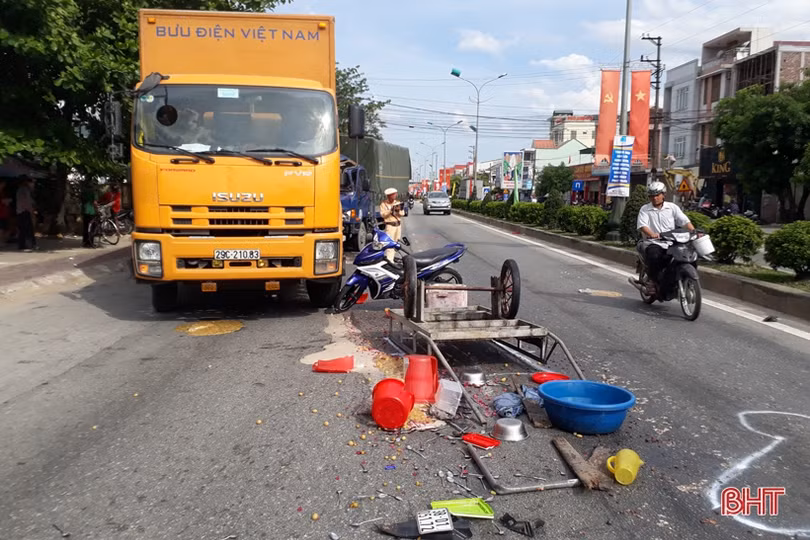 Xe tải đâm liên hoàn trên QL 1A qua Hà Tĩnh, 2 người nhập viện cấp cứu