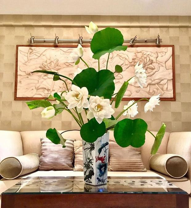 Học cách cắm hoa sen đơn giản mà tinh tế