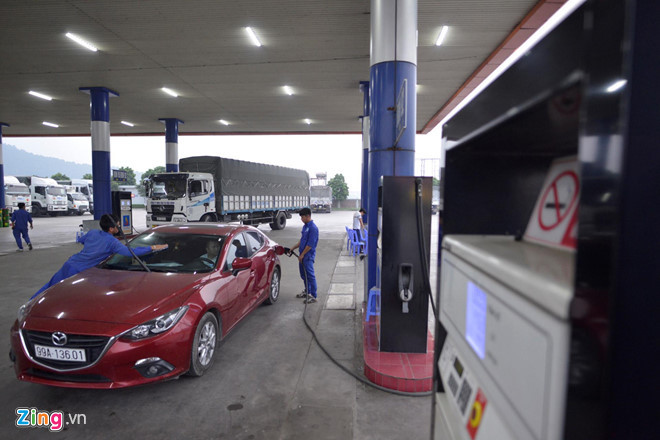 Xử lý thế nào khi ôtô, xe máy đổ nhầm xăng giả, xăng bẩn?