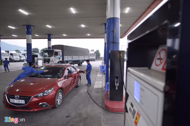 Xử lý thế nào khi ôtô, xe máy đổ nhầm xăng giả, xăng bẩn?