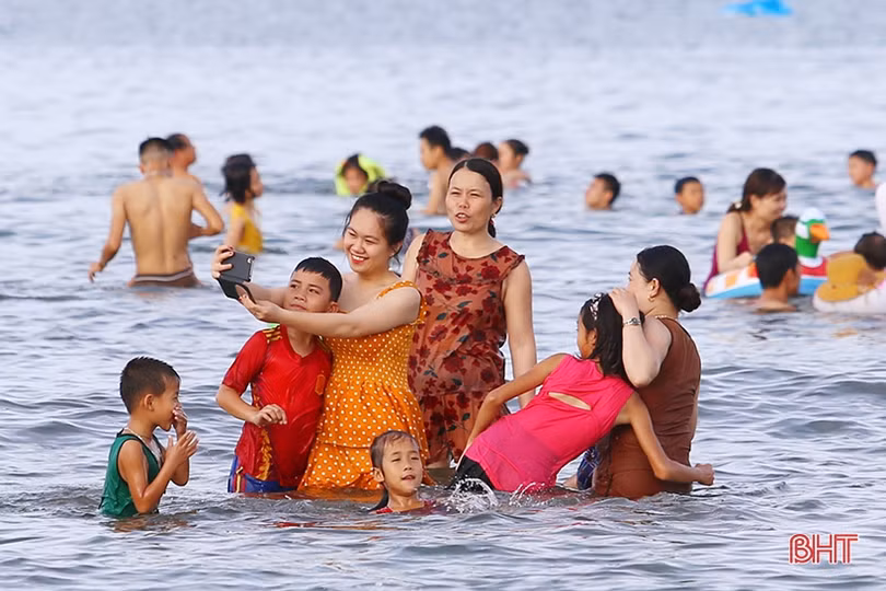 Giải nhiệt ngày cuối tuần ở bãi biển Hà Tĩnh