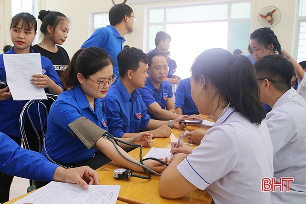 250 đoàn viên cơ quan & doanh nghiệp Hà Tĩnh hiến máu tình nguyện