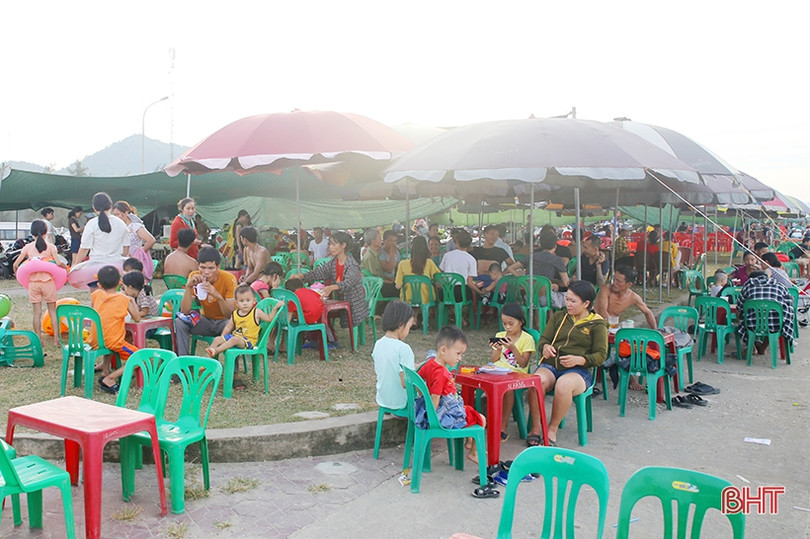 Giải nhiệt ngày cuối tuần ở bãi biển Hà Tĩnh