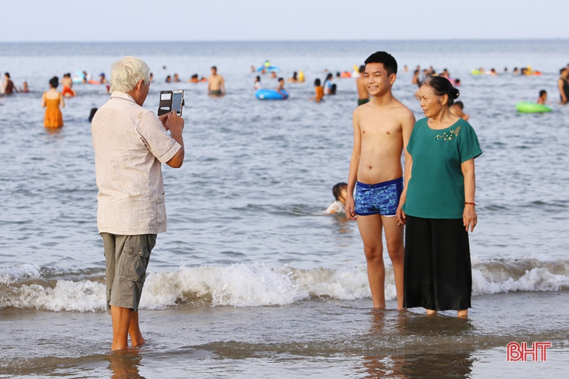 Giải nhiệt ngày cuối tuần ở bãi biển Hà Tĩnh