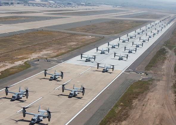 40 máy bay đắt hơn F-35 của lính thủy đánh bộ Mỹ diễu binh “Voi đi bộ” hoành tráng