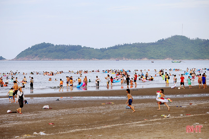 Giải nhiệt ngày cuối tuần ở bãi biển Hà Tĩnh