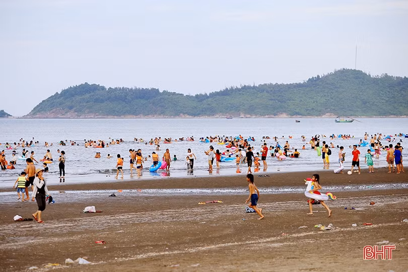 Giải nhiệt ngày cuối tuần ở bãi biển Hà Tĩnh