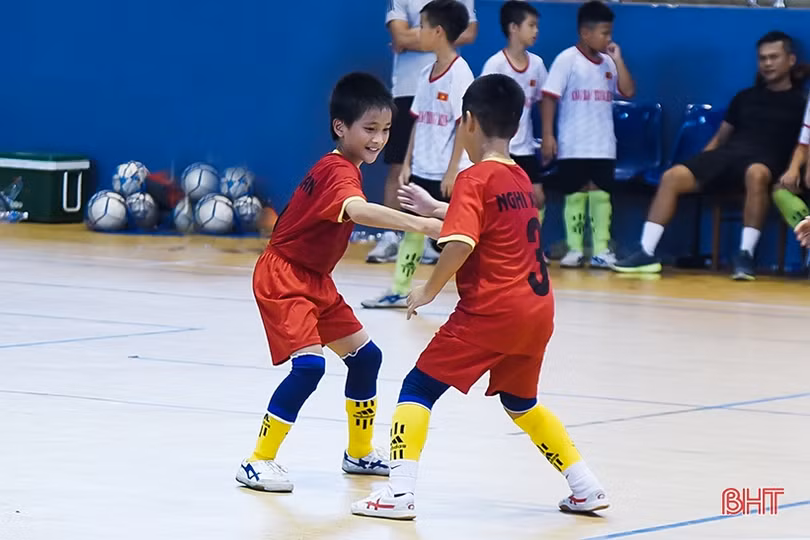 Giải bóng đá TN-NĐ toàn tỉnh 2019: Hai cặp song sinh ghi bàn cho một đội