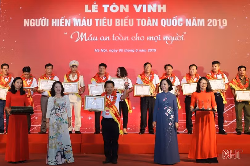 Cán bộ thị trấn ở Hà Tĩnh được tôn vinh người hiến máu tiêu biểu toàn quốc