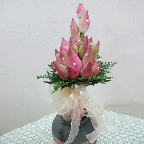 Học cách cắm hoa sen đơn giản mà tinh tế