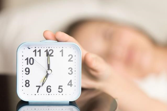Nếu thường xuyên hoãn báo thức buổi sáng, đây là cảnh báo cho bạn