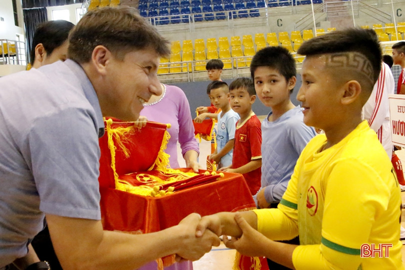 Khởi tranh Giải Bóng đá Thiếu niên - nhi đồng toàn tỉnh Hà Tĩnh