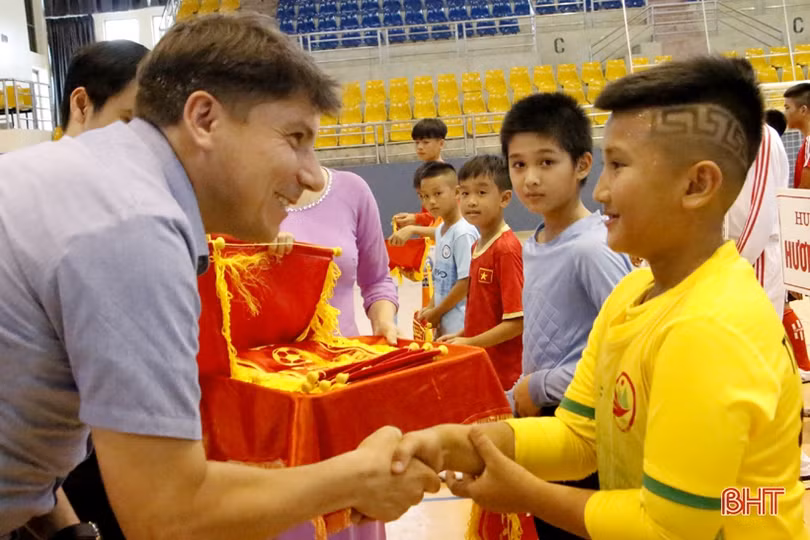 Khởi tranh Giải Bóng đá Thiếu niên - nhi đồng toàn tỉnh Hà Tĩnh