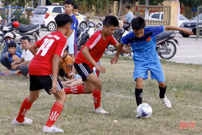 Thiếu niên TX Hồng Lĩnh giành ngôi quán quân Giải bóng đá TN-NĐ toàn tỉnh