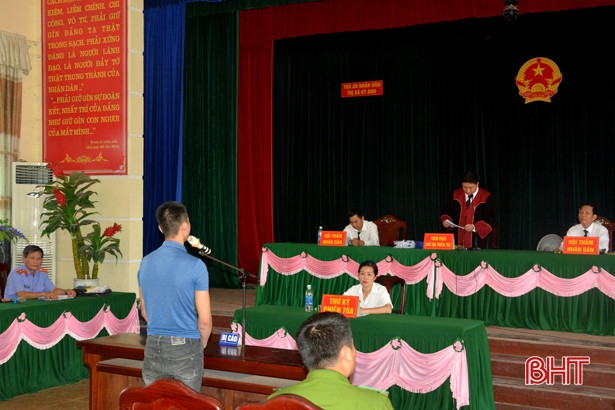 Chém người do hiểu lầm, 9X “bóc lịch” 30 tháng tù