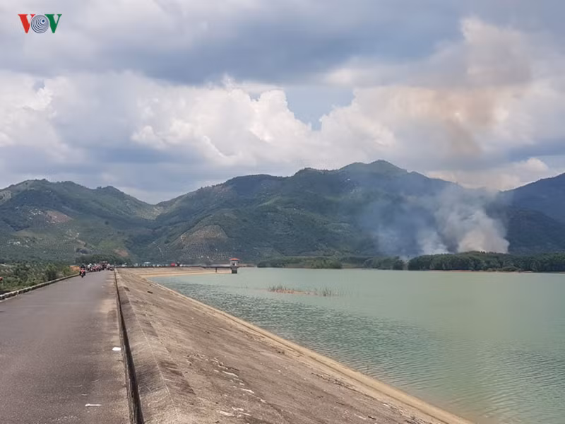 Hiện trường vụ rơi máy bay quân sự ở Khánh Hòa, 2 chiến sỹ hy sinh