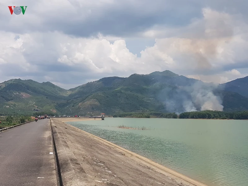 Hiện trường vụ rơi máy bay quân sự ở Khánh Hòa, 2 chiến sỹ hy sinh