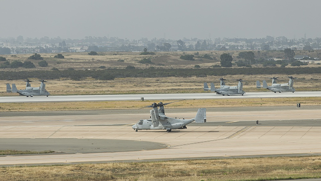 40 máy bay đắt hơn F-35 của lính thủy đánh bộ Mỹ diễu binh “Voi đi bộ” hoành tráng