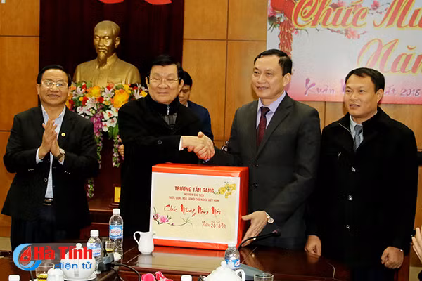 nguyen chu tich nuoc truong tan sang chuc tet dang bo nhan dan ha tinh