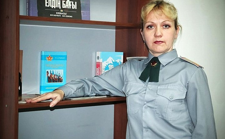 anh ve dep khong lan vao dau cua cac nu quan nhan kazakhstan