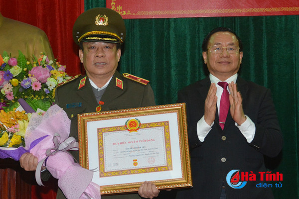 can bo cot can cac thoi ky dong gop lon cho su phat trien chung cua ha tinh