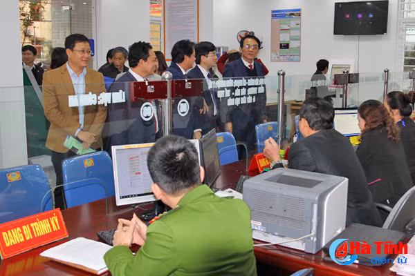 khai truong trung tam hanh chinh cong huyen nghi xuan