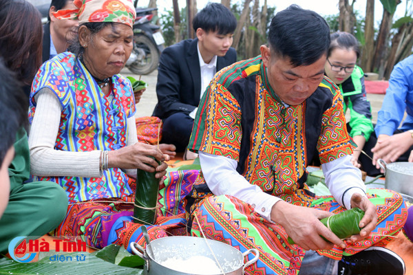 ban rao tre vui tet cham cha boi