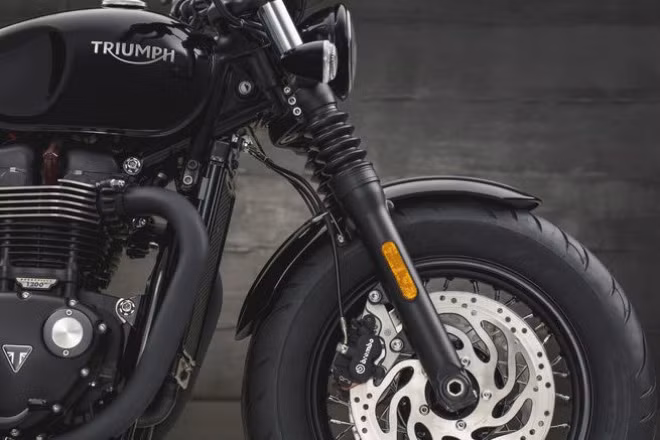 ngam 2018 triumph bobber black gia hon nua ty moi ve viet nam