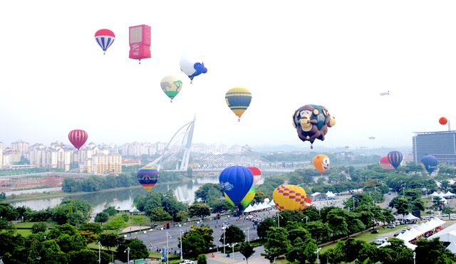 hung thu voi hanh trinh tren khong tai le hoi khinh khi cau o thuy si