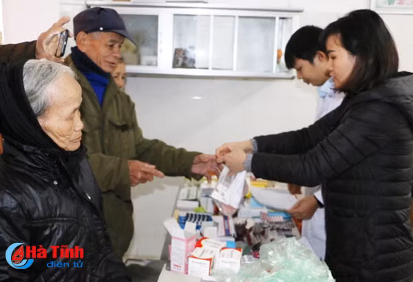 kham cap thuoc mien phi cho 500 nguoi ngheo doi tuong chinh sach