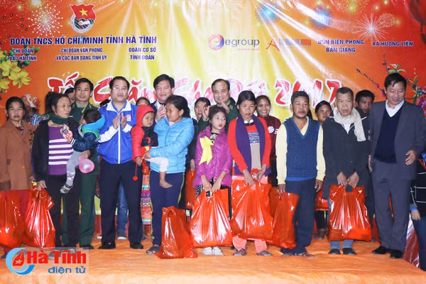 ban rao tre vui tet cham cha boi