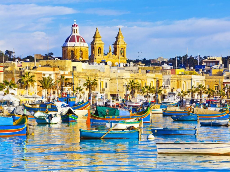 Malta: Malta là một trong những quốc gia nhỏ nhất thế giới. Nơi đây được biết đến với những bờ vịnh cùng nhiều cảng biển có phong cảnh hấp dẫn, trong đó, cảng Grand Harbour ở thủ đô Valetta là nơi có một trong những khu nghỉ mát đẹp nhất thế giới. Đến Malta, ngoài cảnh quan tự nhiên quyến rũ, du khách còn có thể ghé thăm những công trình kiến trúc cổ như nhà thờ chính tòa hay khu đền tháp Megalithic đã được UNESCO công nhận là di sản thế giới. Ảnh: Escape. nhung hon dao duoc long du khach nhat the gioi